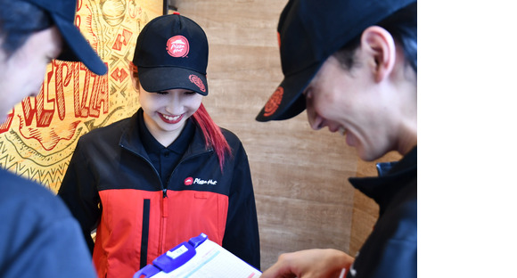 ピザハット 神田店(デリバリースタッフ・フリーター募集)の求人メインイメージ