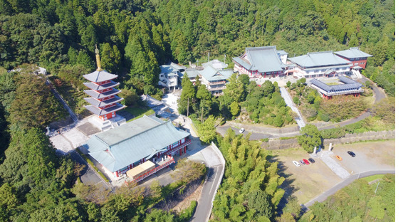 本福寺(カフェ&御朱印受付/僧侶/清掃)の求人メインイメージ